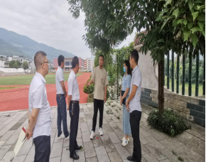 赴思南第八中学交流学1117.png