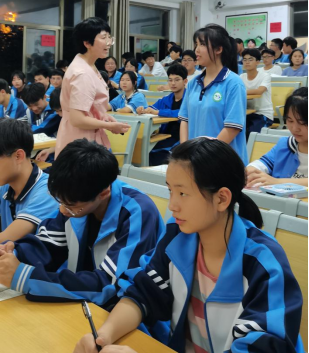 5-铜仁市民族中学读书节活动之教师读书经验分享682.png