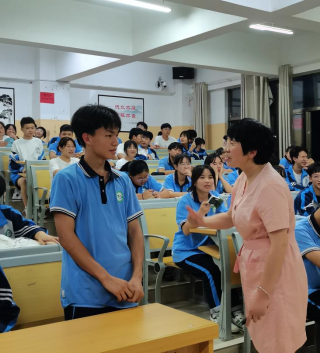 5-铜仁市民族中学读书节活动之教师读书经验分享683.png
