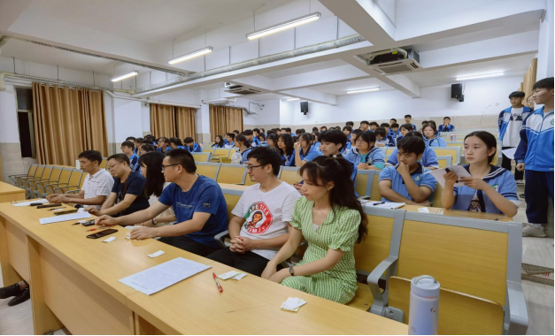 3-铜仁市民族中学读书节活动之演讲比赛简报3634.png